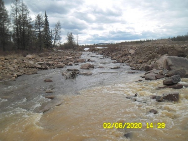 Прокуратура взяла на контроль загрязнение реки в Якутии