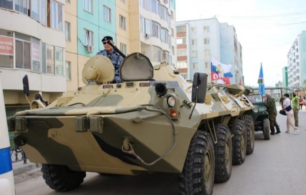 В Якутске прошел парад военной техники