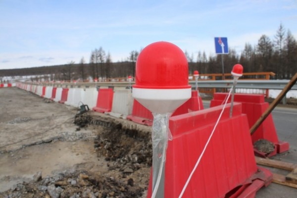Мост между Якутией и Магаданской областью закрыт из-за просадки плит