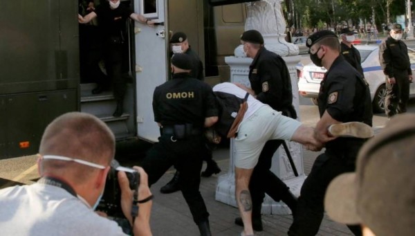 В Белоруссии возобновились протесты против задержания оппозиционеров