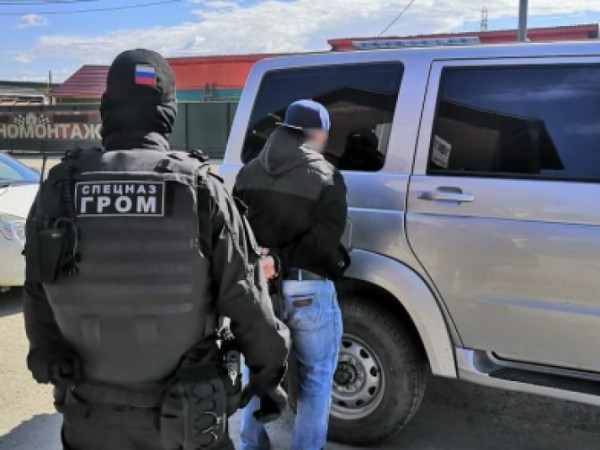 В Якутске полиция задержала мужчину с крупной партией наркотиков
