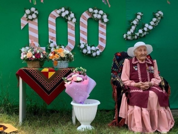 Старейший педагог Якутии отмечает 100 летний юбилей