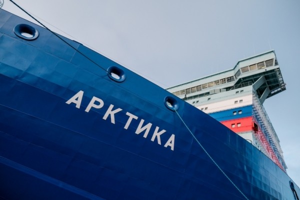 На самом мощном в мире атомоходе "Арктика" поднят российский флаг
