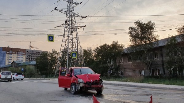 Фотофакт: сильное ДТП в центре Якутска