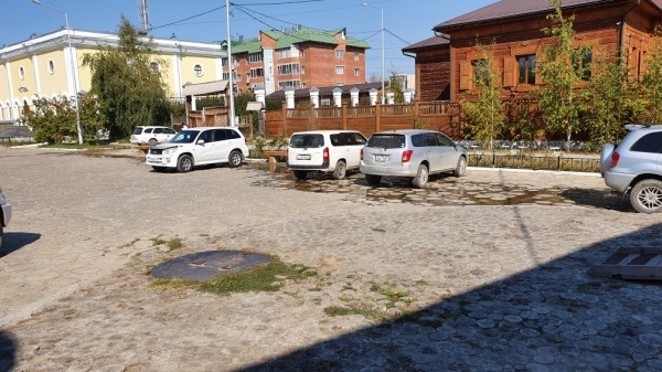 Фекалии залили Старый город Якутска: туристы в шоке