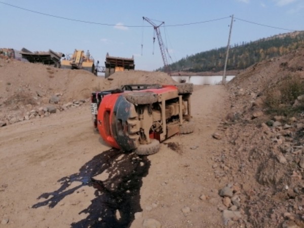 Машинист золотодобывающего предприятия Якутии заменил водителя и получил тяжёлые травмы