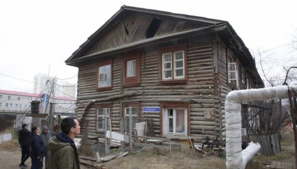 В Якутске дом, где обрушился потолок, отремонтируют за счет средств городского бюджета