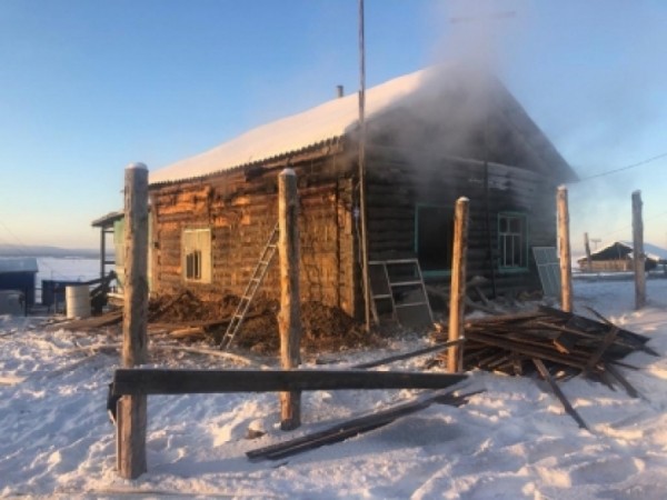 Гость зарезал хозяев и сжег дом в Амгинском районе Якутии